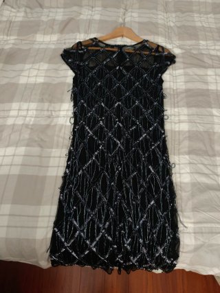 Vestido de fiesta negro con pedrería