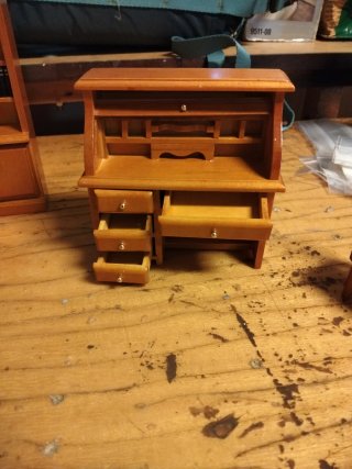 Muebles miniatura escritorio y silla