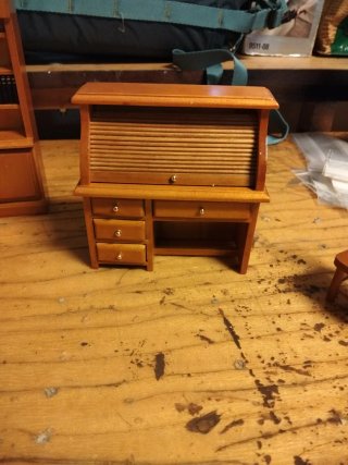Muebles miniatura escritorio y silla