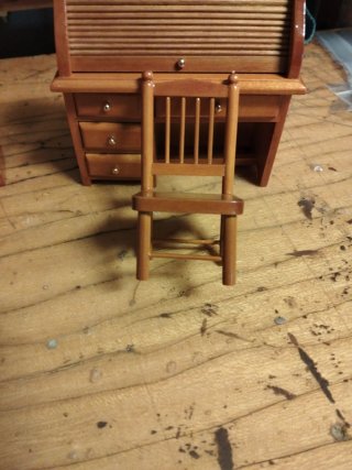 Muebles miniatura escritorio y silla