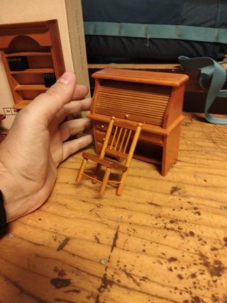 Muebles miniatura escritorio y silla