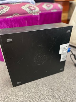 PC Sobremesa HP con Monitor Lenovo y Teclado