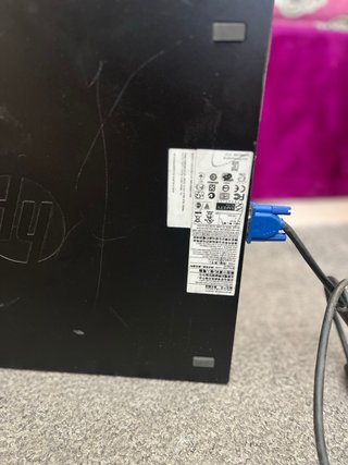 PC Sobremesa HP con Monitor Lenovo y Teclado