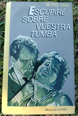 Escupiré sobre vuestra tumba