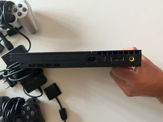 PlayStation 2 Slim con 2 mandos
