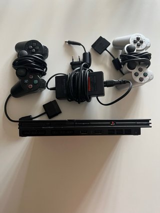 PlayStation 2 Slim con 2 mandos