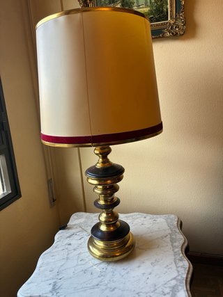 Lámpara de mesa Vintage Clásica – Latón y Madera