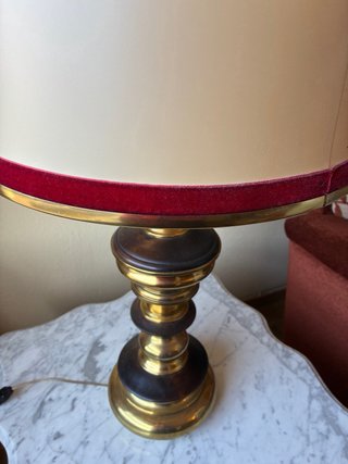 Lámpara de mesa Vintage Clásica – Latón y Madera