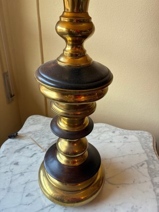 Lámpara de mesa Vintage Clásica – Latón y Madera
