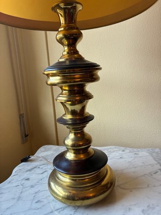 Lámpara de mesa Vintage Clásica – Latón y Madera