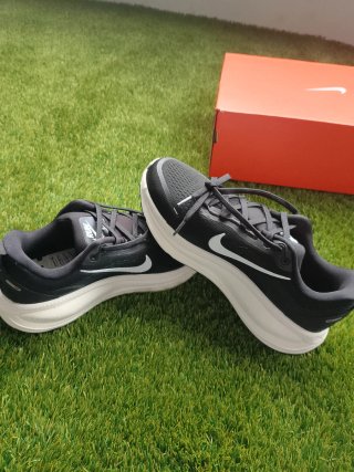 Nike Vomero 18 W