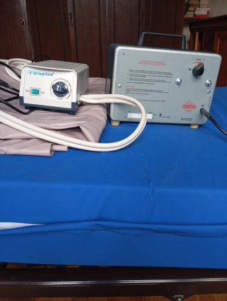 Cama Articulada Metálica y Colchón Antiescaras