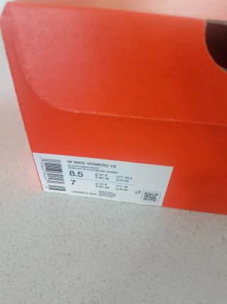Nike Vomero 18 W Negro/Blanco