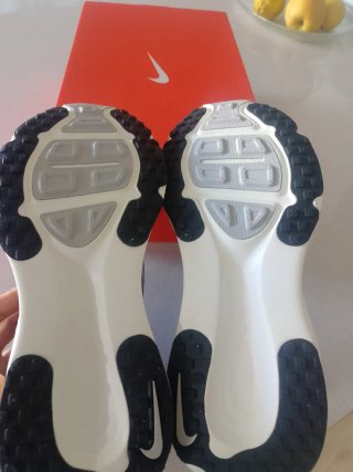 Nike Vomero 18 W Negro/Blanco