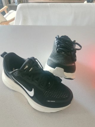Nike Vomero 18 W Negro/Blanco
