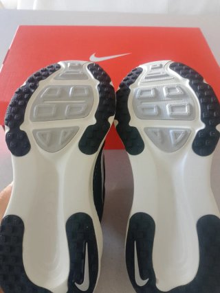 Nike Vomero 18 W Negro/Blanco