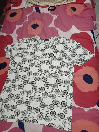 Camiseta con estampado de bicicletas