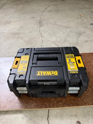 Caja Dewalt DCD996