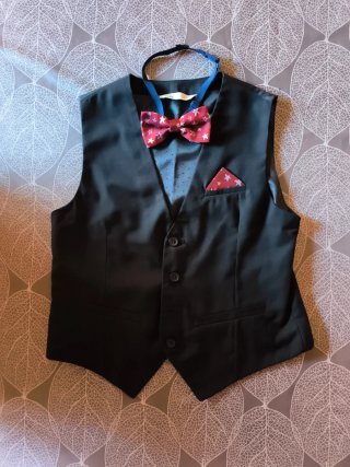 Chaleco y Pajarita Niño H&M talla 140 cm  Nuevo.