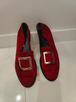 Mocasines Rojos ESTOMOD con Hebilla