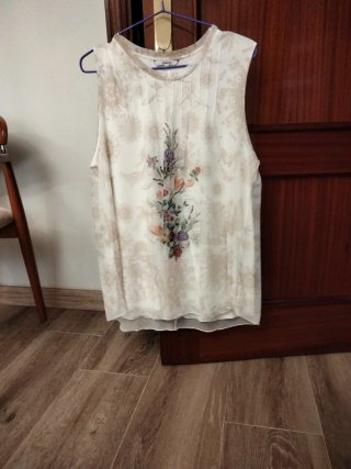 2 Blusas Desigual y 1 sin marca