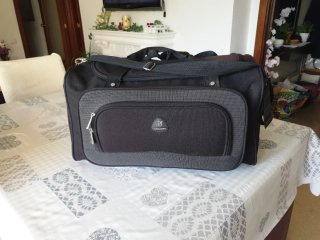 Bolsa de viaje David Jones negra y gris