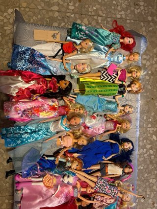 Confezione 25 Bambole Varie, Disney, Barbie