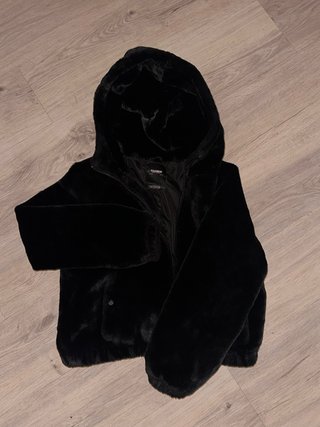 Chaqueta de pelo sintético negra Pull&Bear