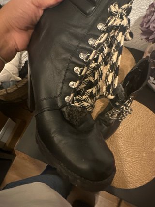 Botines Negros con Cordones