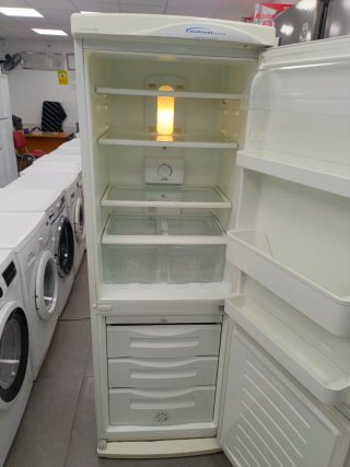Nevera combi  Daewoo 177/60cm A+ con garantia
