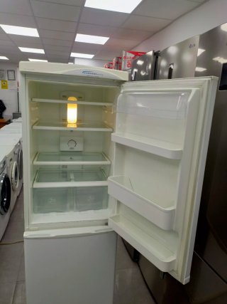 Nevera combi  Daewoo 177/60cm A+ con garantia
