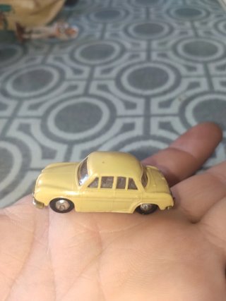 Mini Coche Antiguo Amarillo