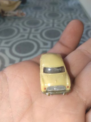 Mini Coche Antiguo Amarillo