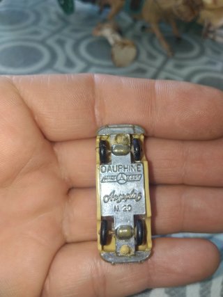 Mini Coche Antiguo Amarillo