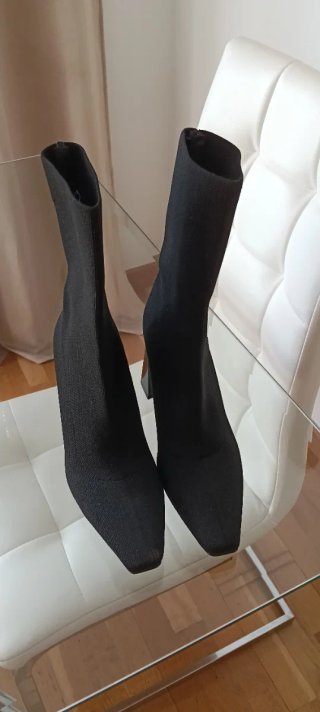 Botines negros de tacón
