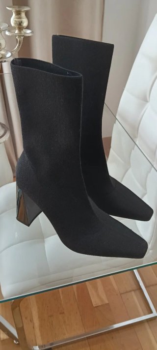 Botines negros de tacón