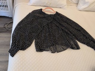 Blusa Negra con Lunares