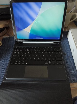 iPad 10ª Gen 128GB Wi-Fi Plata + Funda y Teclado