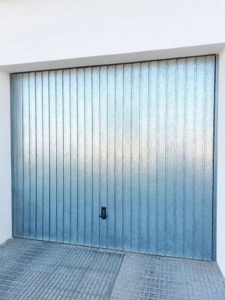Puerta de garaje metálica