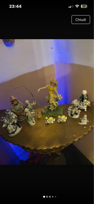 Set di 10 statuine in porcellana