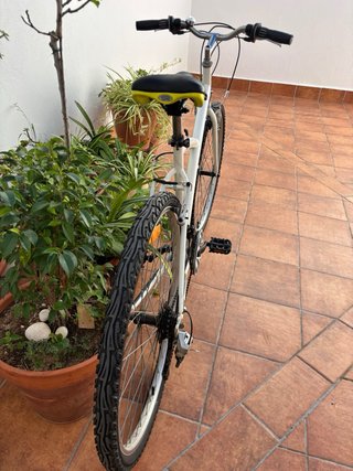 Bicicleta Btwin 700 Blanca