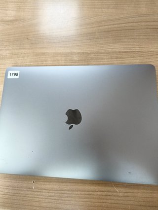 MacBook Air 8 GB RAM 13.3" 2020 M1 SSD 251 GB