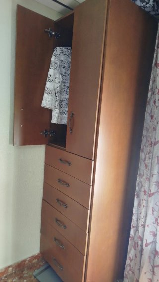 Armario de Madera con Cajonera