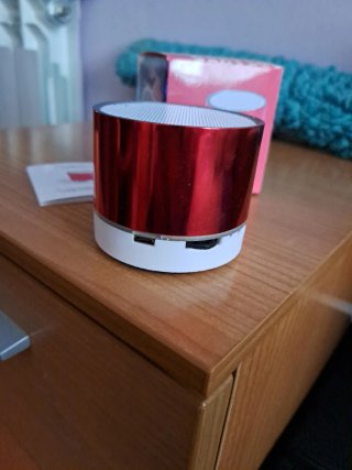Altavoz Pequeño Rojo y Blanco