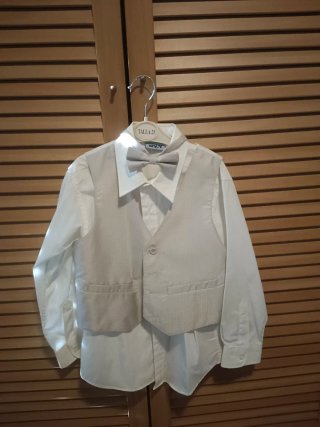 Conjunto de niño: camisa, chaleco y pajarita