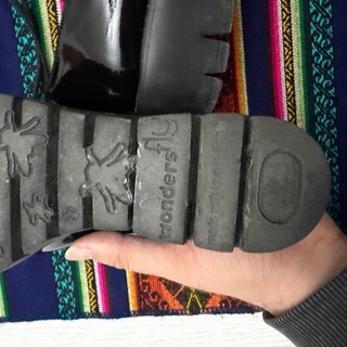 Zapatos Wonders charol negros
