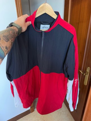 Chaqueta Cortavientos Carhartt Negra y Roja