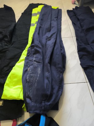 Set de 8 Prendas de Ropa de Trabajo