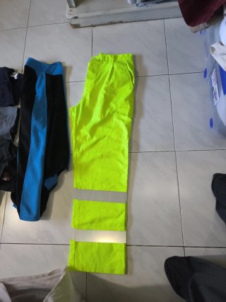 Set de 8 Prendas de Ropa de Trabajo