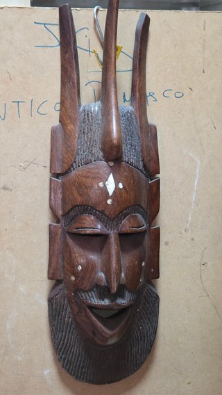 Máscara de Arte Africano en Madera Tallada